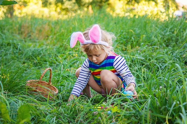 Czym zająć 2 letnie dziecko w domu i na spacerze?