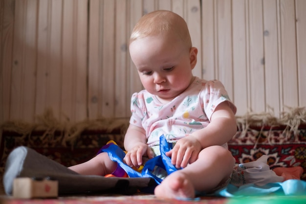 Jak bawić się z 10 miesięcznym dzieckiem na co dzień?