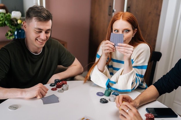 Jaka jest najlepsza gra planszowa na wieczór z przyjaciółmi?