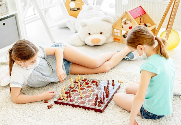 Jakie gry planszowe dla 5 latka sprawdzą się podczas rodzinnych wieczorów?