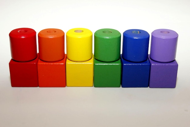 odwazniki cylindry drewniane montessori kolorowe