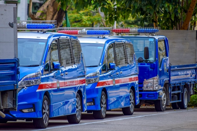 transporter ciezarowka tir wyrzutnia metalowe auta policja