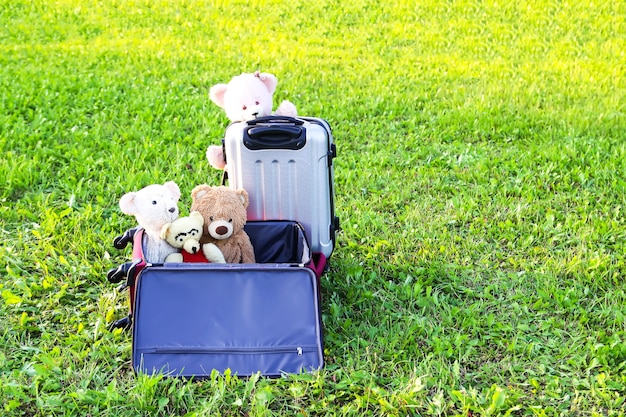 Walizka podrozna dla dzieci bagaz podreczny na kolkach krokodyl