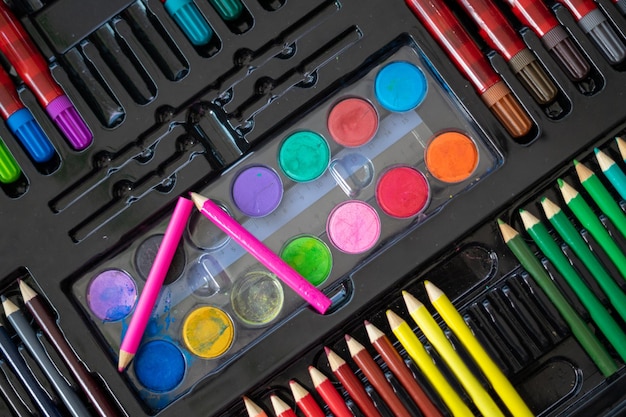 zestawastyczny do malowania w walizce 168el