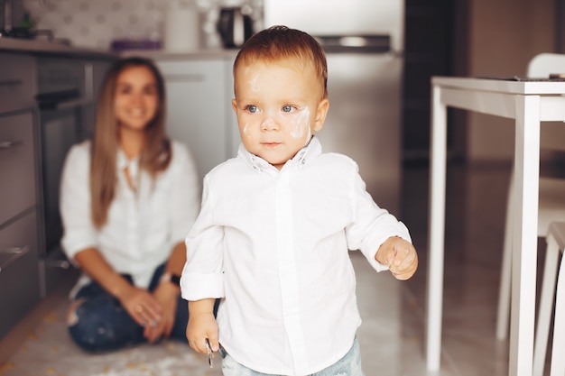 Co potrafi dwuletnie dziecko i jak wspierać jego rozwój?