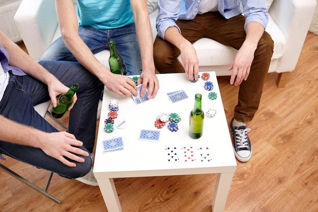 Jaka gra planszowa na imprezę sprawdzi się wśród znajomych?