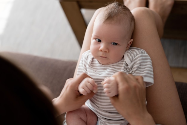 Jak usypiać niemowlę bez płaczu i uniknąć codziennych trudności?