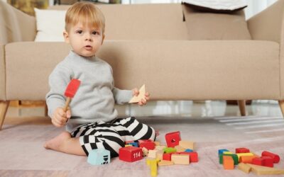 Jak zabawić dwulatka w domu i na spacerze?