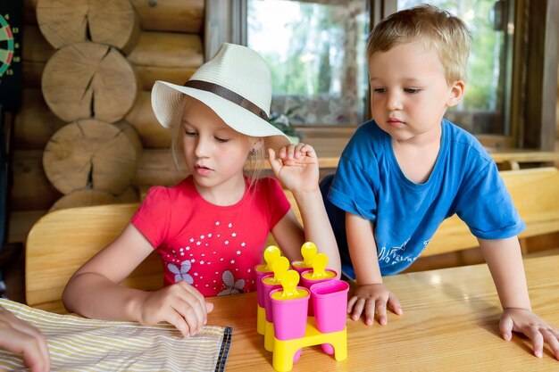 Jakie zabawy z trzylatkiem sprawiają najwięcej radości?