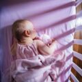 Dlaczego niemowlę ma problemy z zasypianiem?