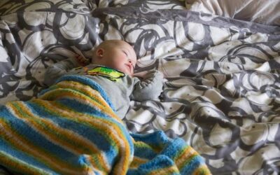 Regres snu u niemowlaka kiedy się pojawia i co wtedy robić?